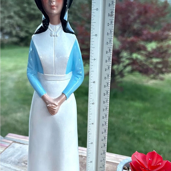 Byron Molds Amish Woman Porcelain Ceramic Statue 1974. - Picture 2 of 12